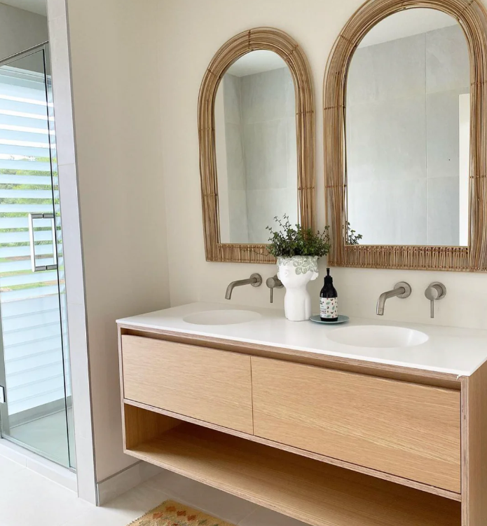 Corian Solid Surface Matt White 12mm Custom Vanity Top with Single Round Bowl