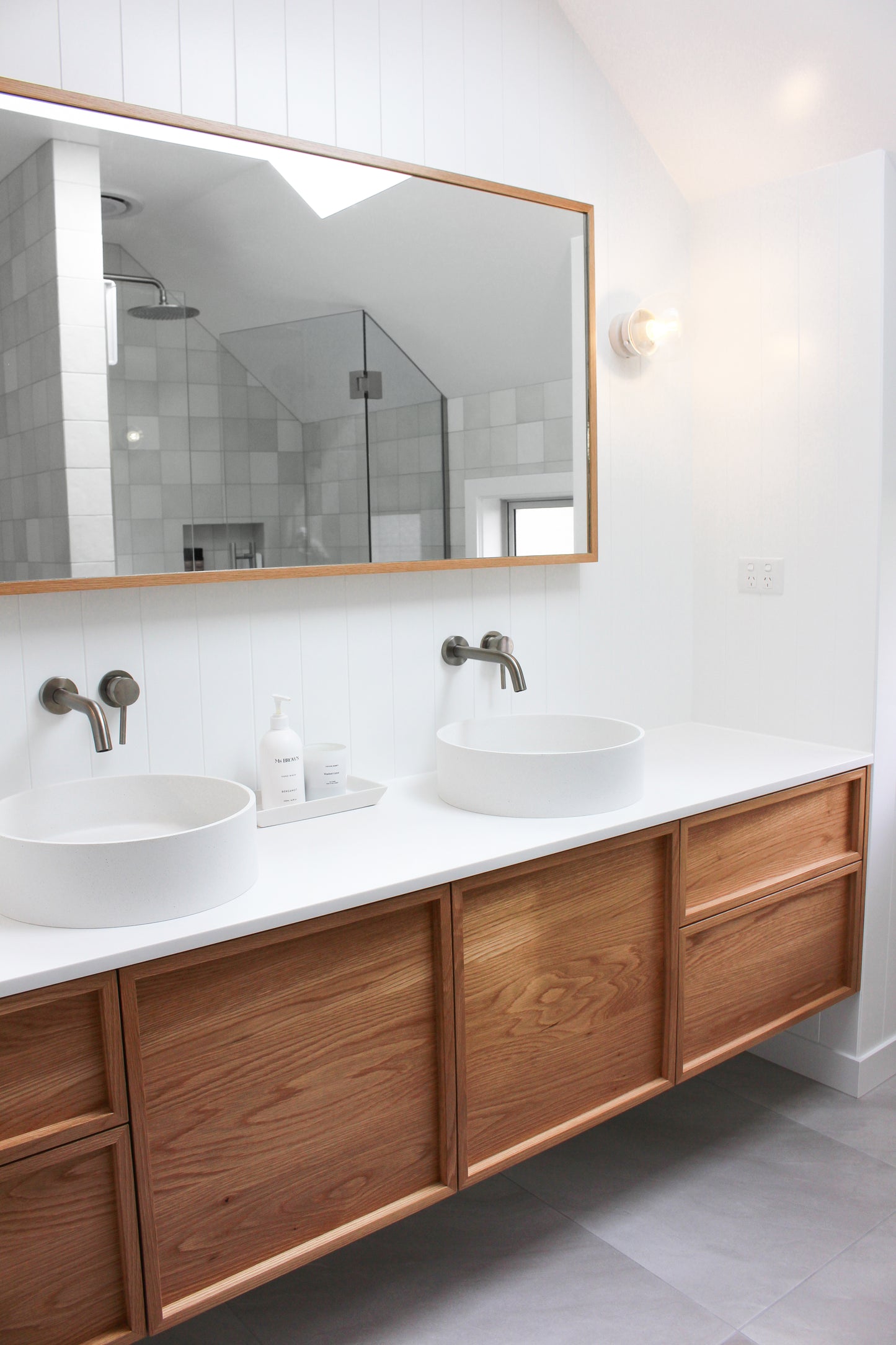 Corian Solid Surface Matt White 12mm Custom Vanity Top with Double Rectangular Bowls