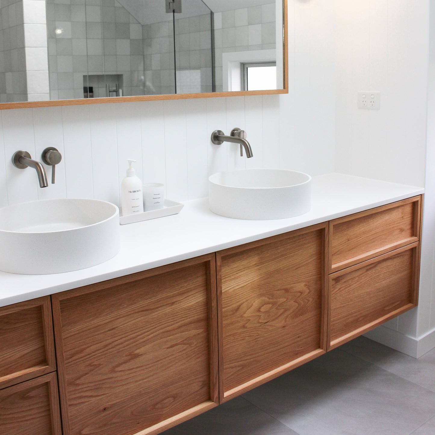 Corian Solid Surface Matt White 12mm Custom Vanity Top with Double Round Bowl